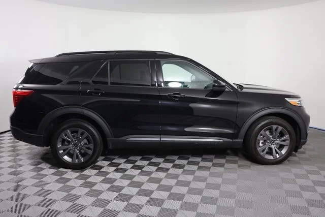 Used 2023 Black Ford XLT image 9