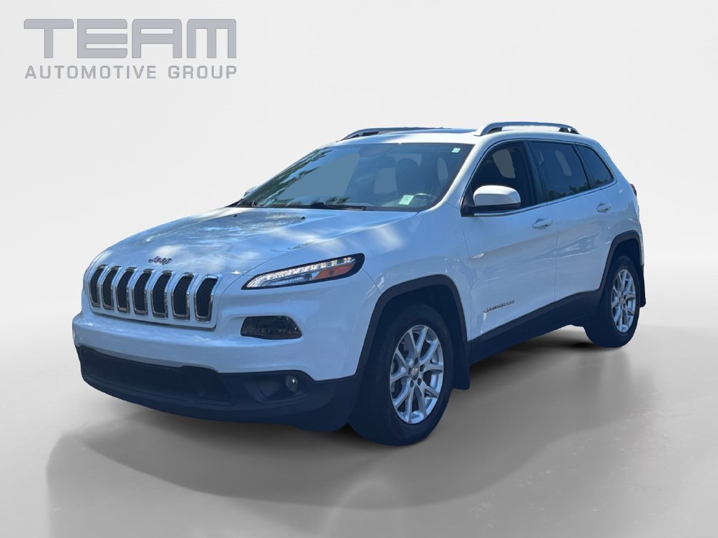 Certified Used 2017 White Jeep Latitude image 3