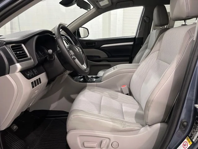 Used 2019 Blue Toyota LE Plus image 9