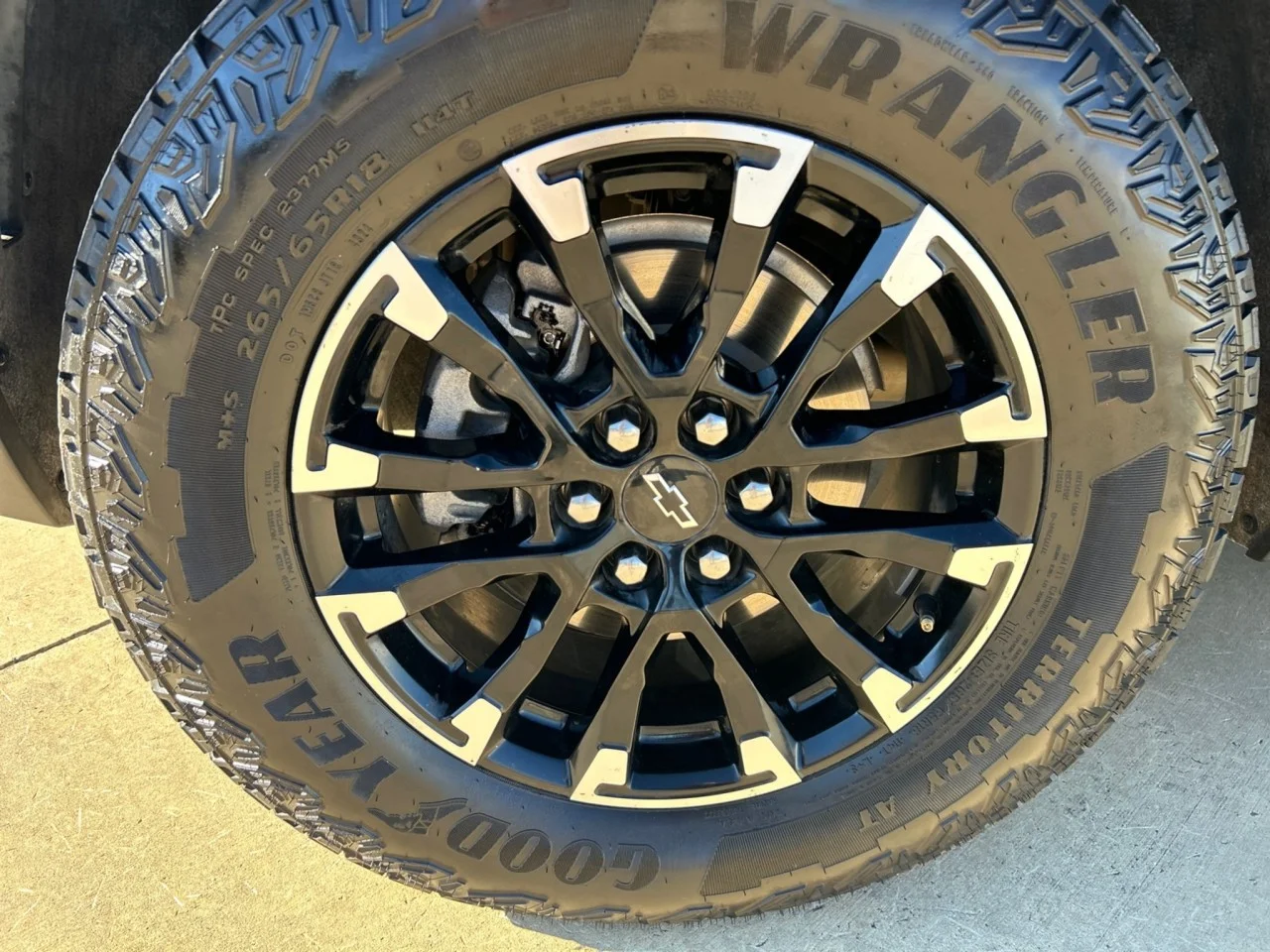 Used 2024 Mosaic Black Metallic Chevrolet Z71 image 9