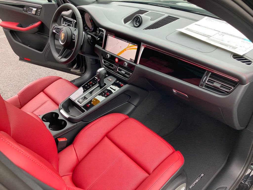 2025 Porsche Macan - Photo 22