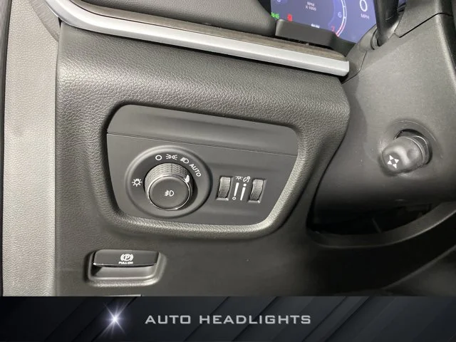 New 2026 Diamond Black Crystal Pearl-Coat Exterior Paint Jeep Limited image 24