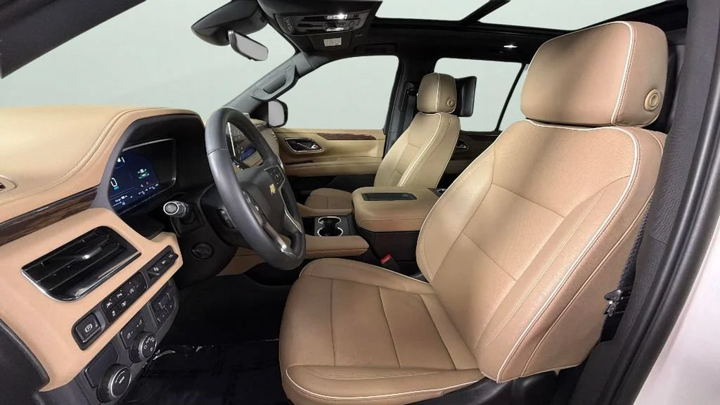 Used 2023 Iridescent Pearl Tricoat Chevrolet Premier image 17