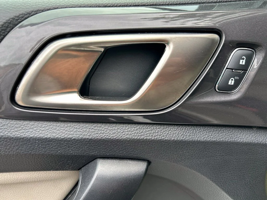 Used 2019 White Ford Lariat image 14