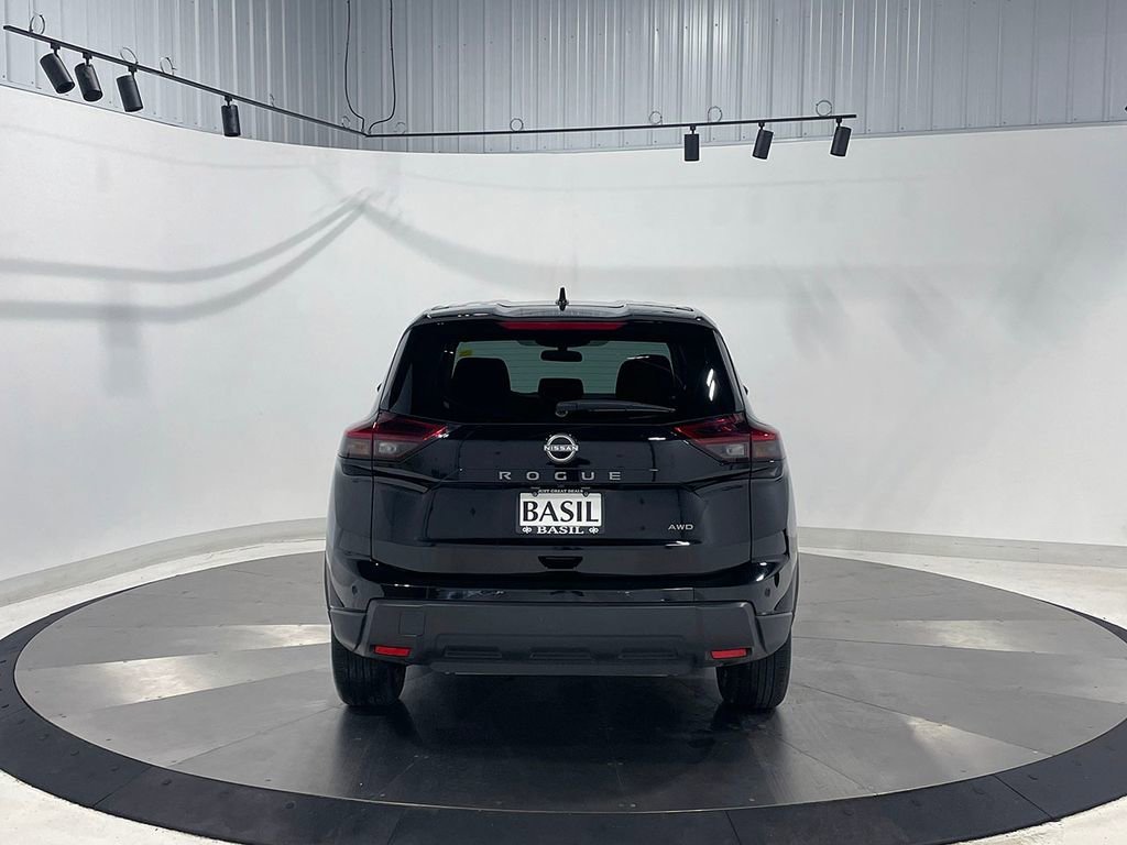 Used 2026  Nissan SV image 12