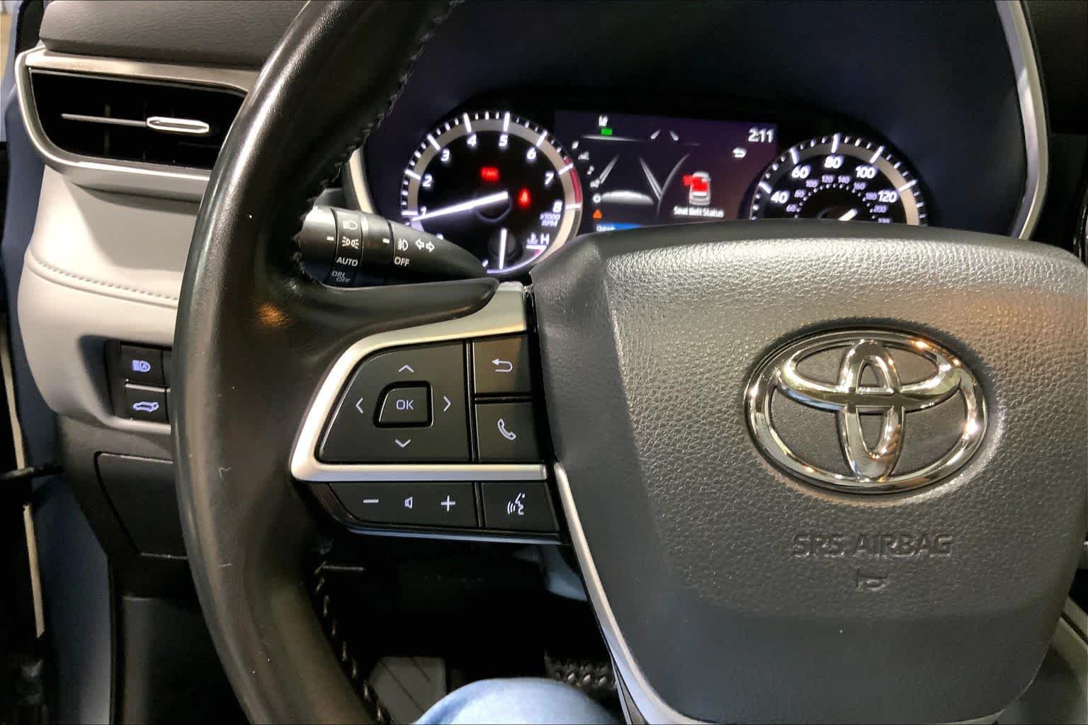 Used 2022 Moon Dust Toyota XLE image 24