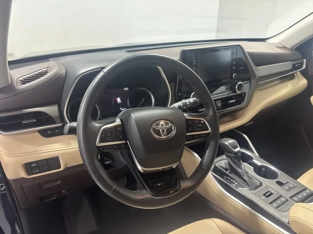 Used 2021 Brown Toyota XLE image 13