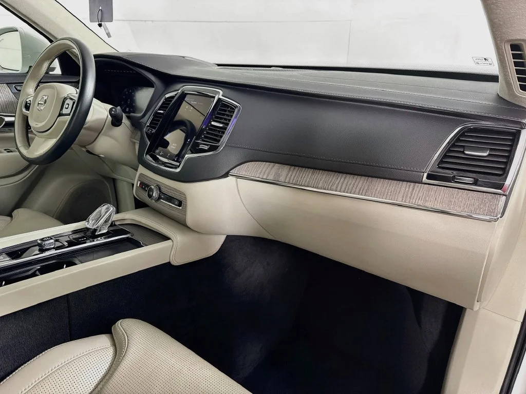 Used 2022 White Volvo T8 Inscription 6 Passenger image 38