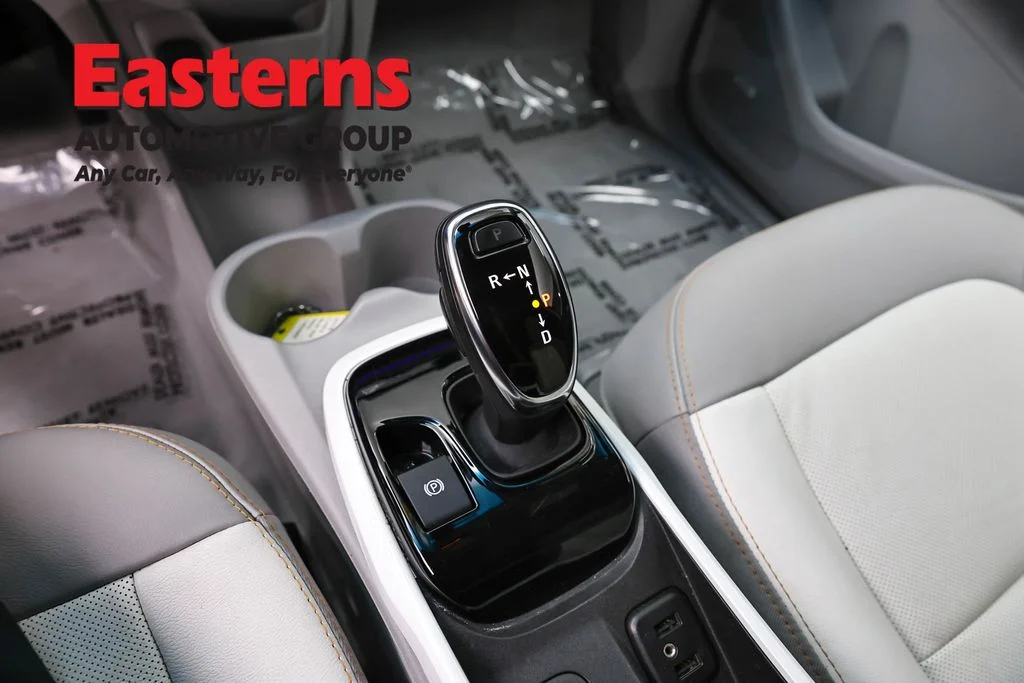 Used 2018 Red Chevrolet Premier image 13