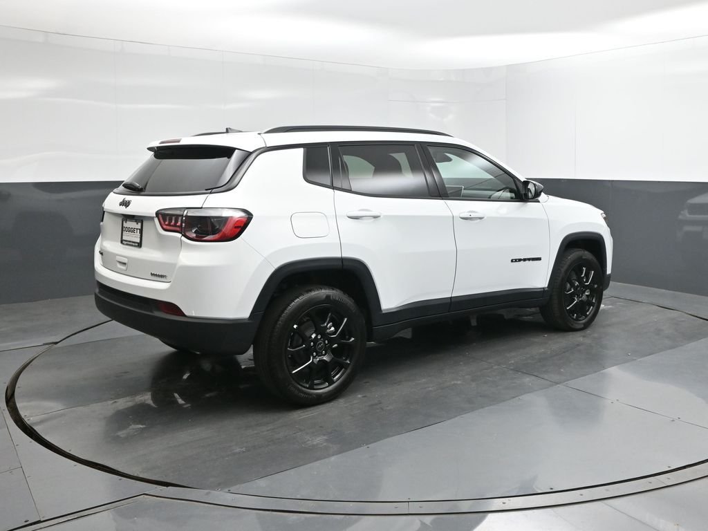 New 2026 Bright White Clear-Coat Exterior Paint Jeep Latitude image 11