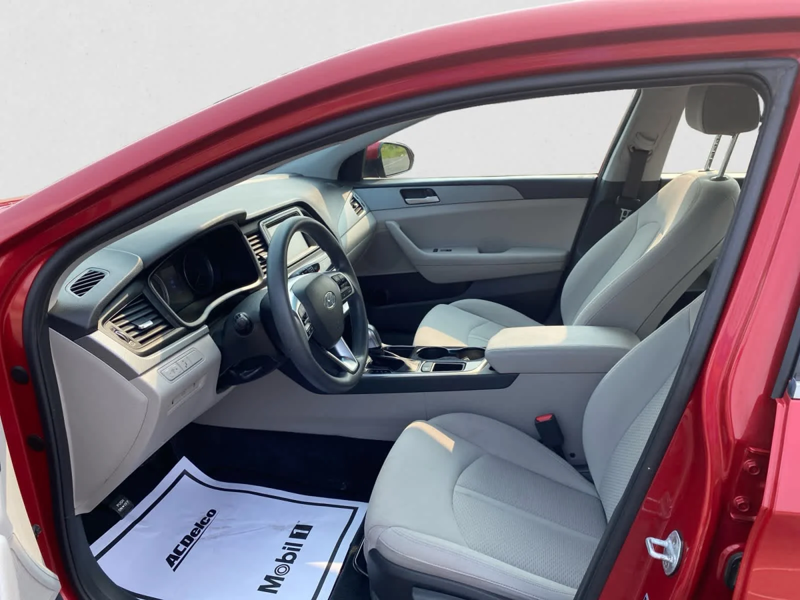 Used 2019 Scarlet Red Hyundai SE image 14