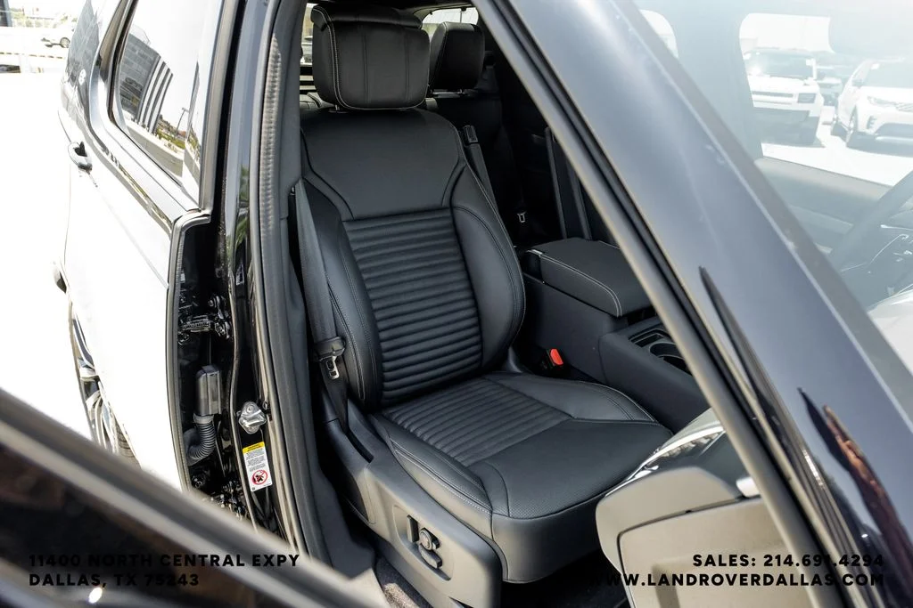 New 2026 Santorini Black Metallic Land Rover Dynamic SE image 38