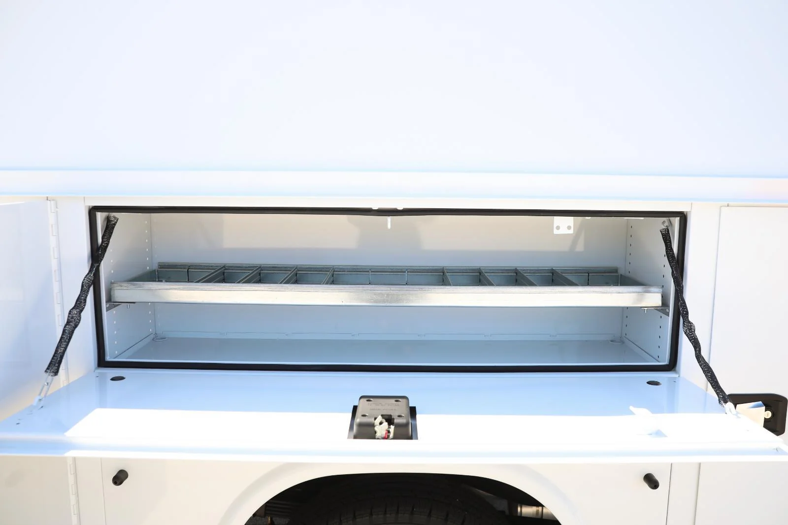 New 2026 Oxford White Ford E-350 SRW image 11