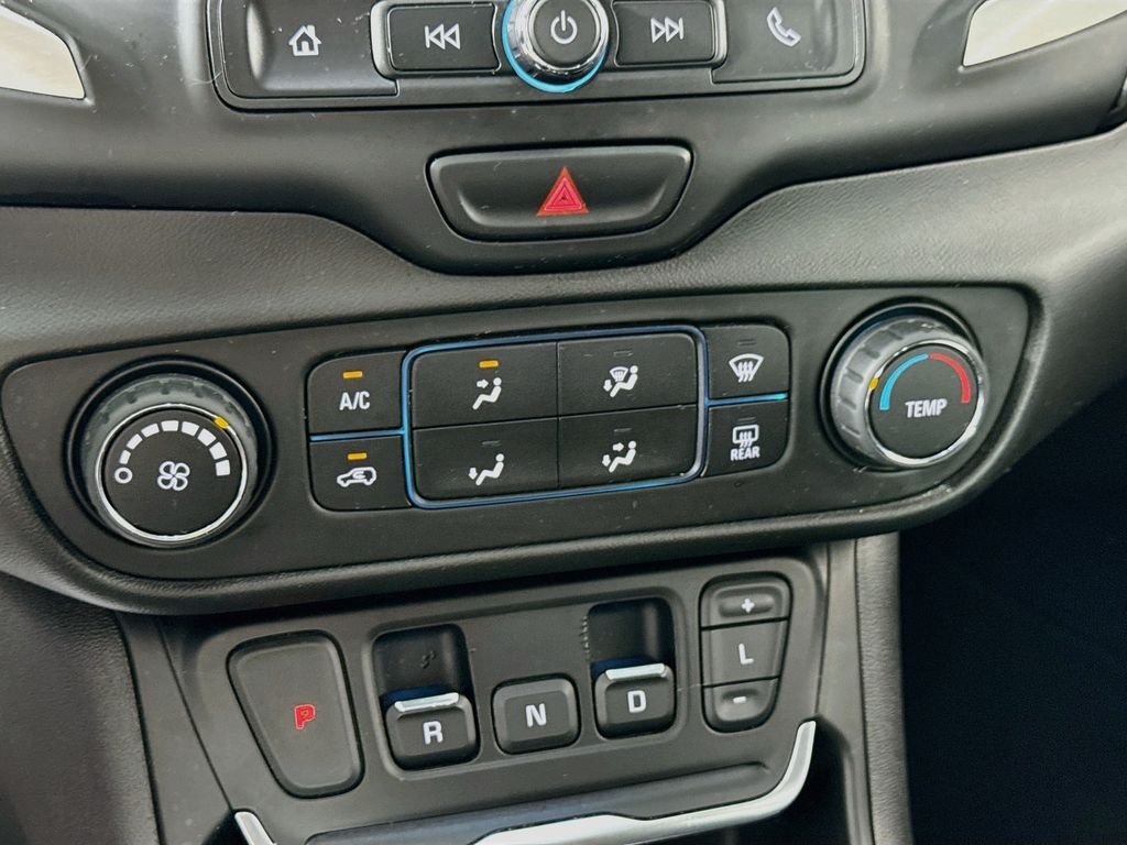 Used 2020 Satin Steel Metallic GMC SLE image 15