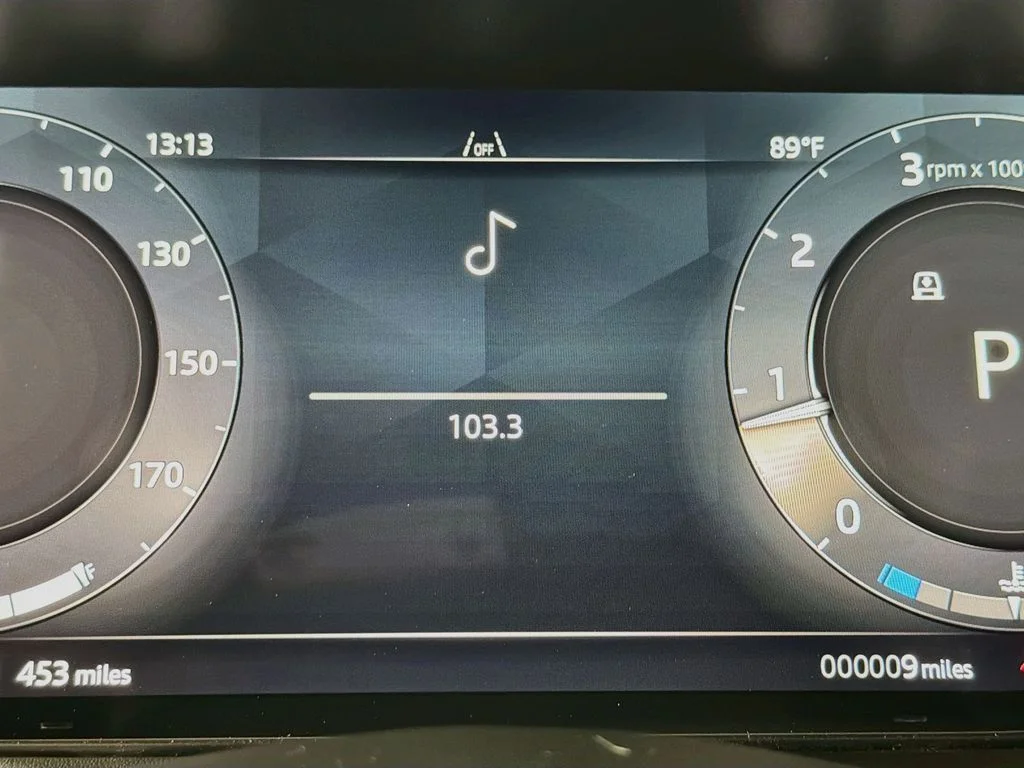 New 2027 Fuji White Land Rover Dynamic SE image 12