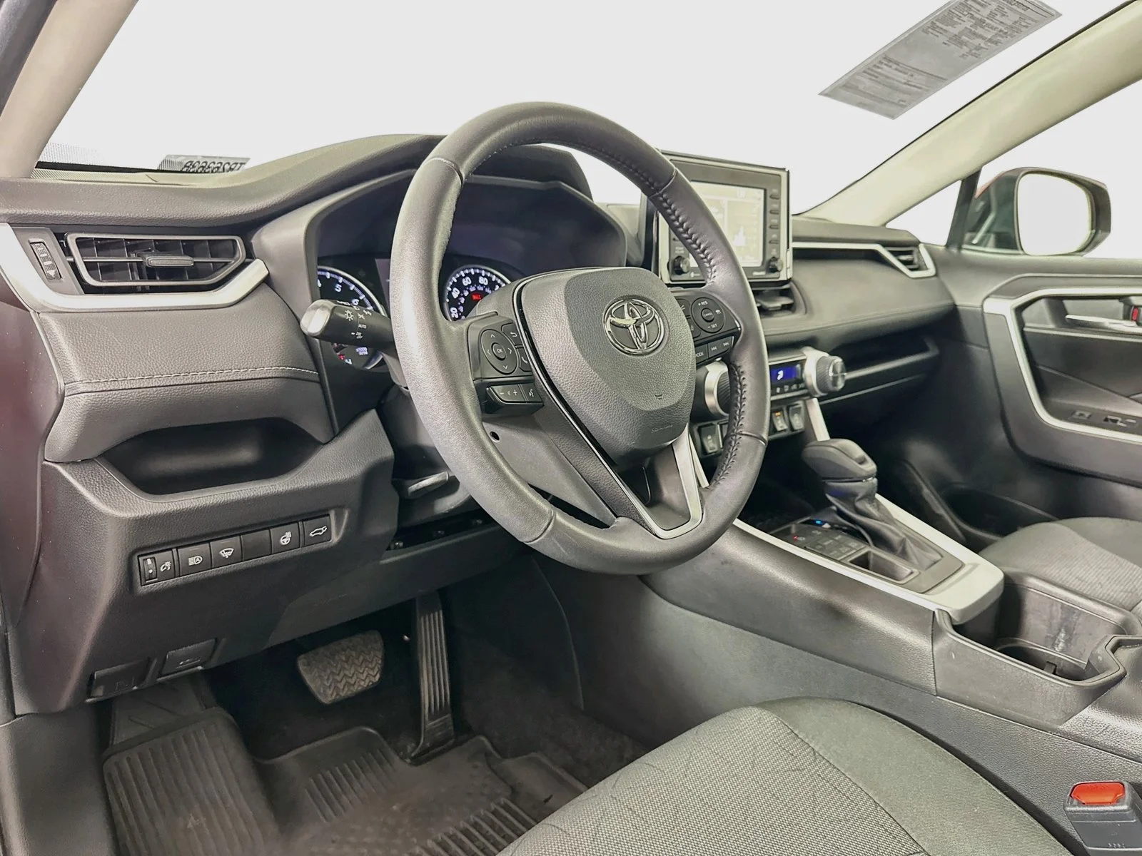 Used 2022 Red Toyota XLE image 9