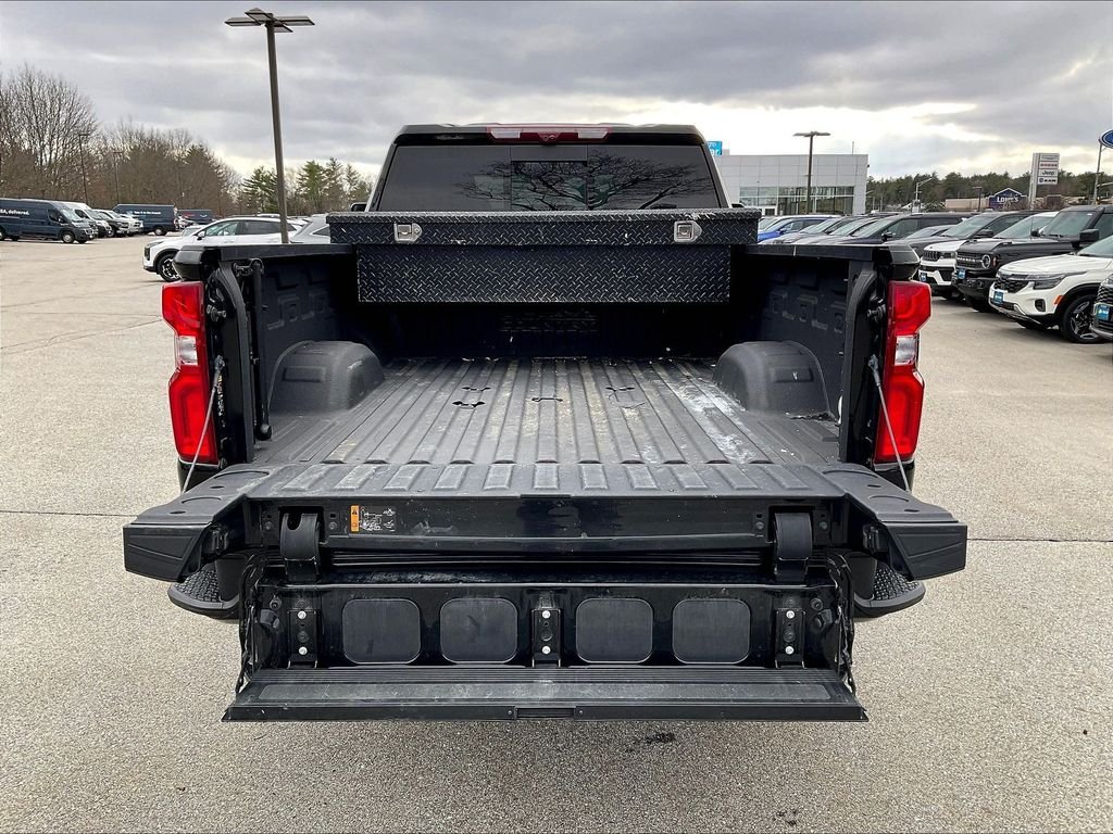 Used 2024 Black Chevrolet High Country image 36