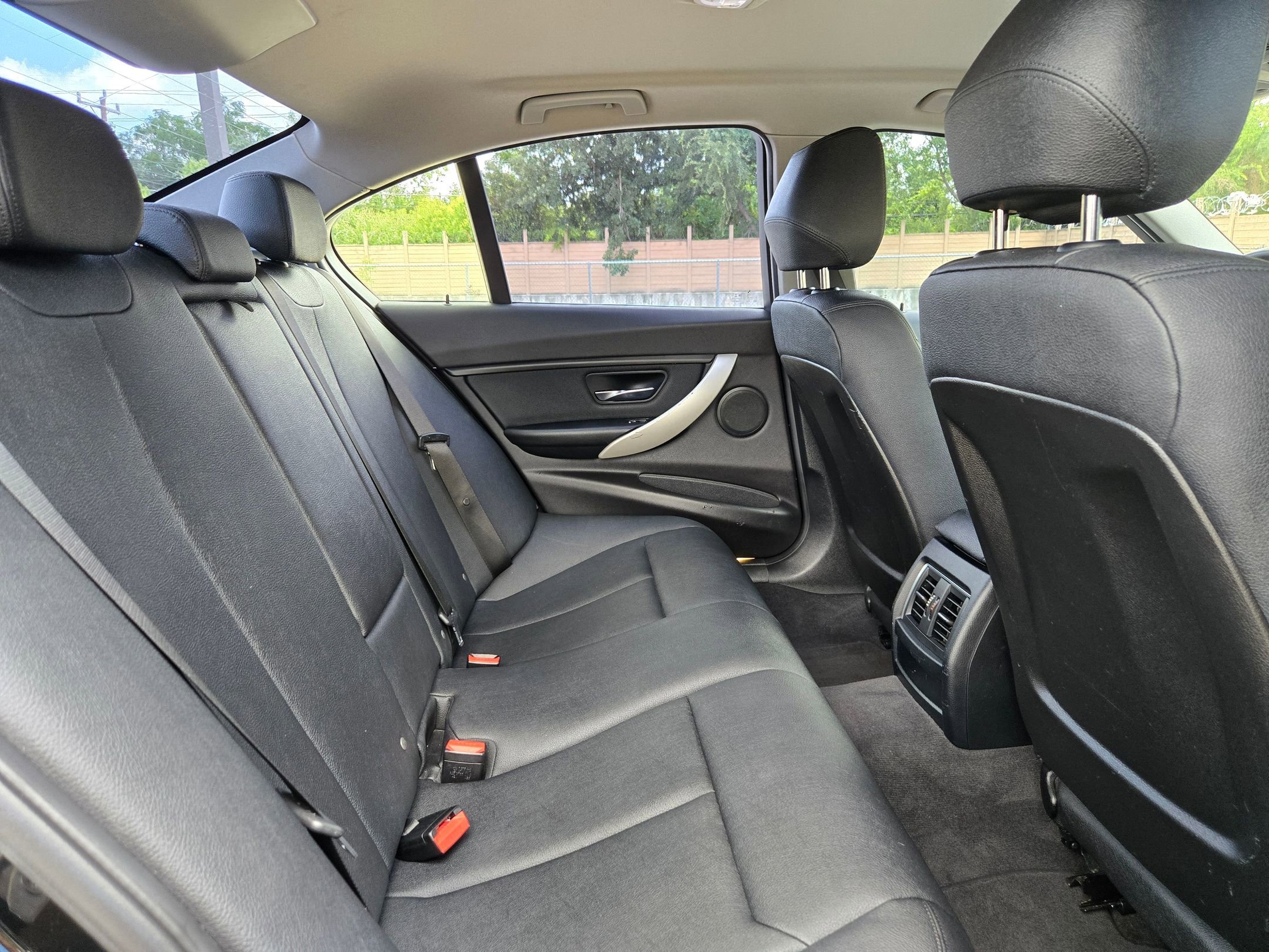 Used 2018 Black BMW 320i image 22