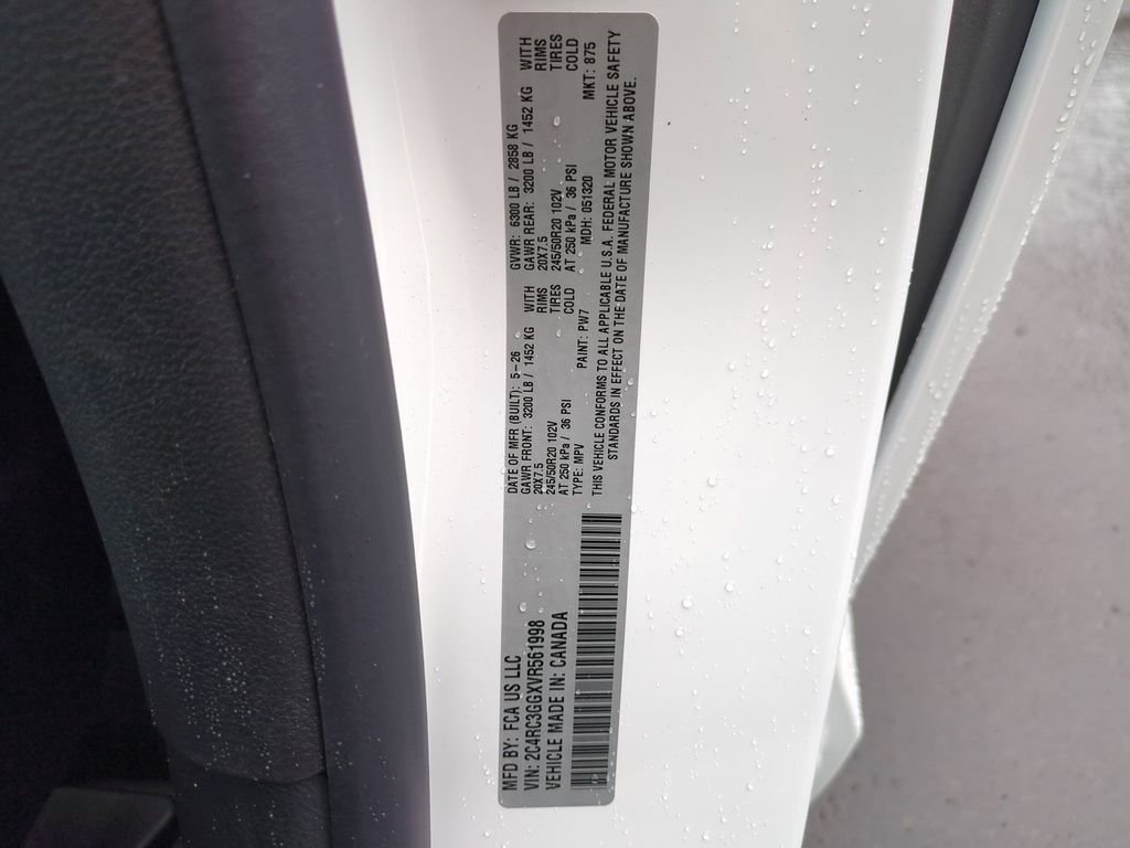 New 2027 Bright White Clear-Coat Exterior Paint Chrysler Limited image 29