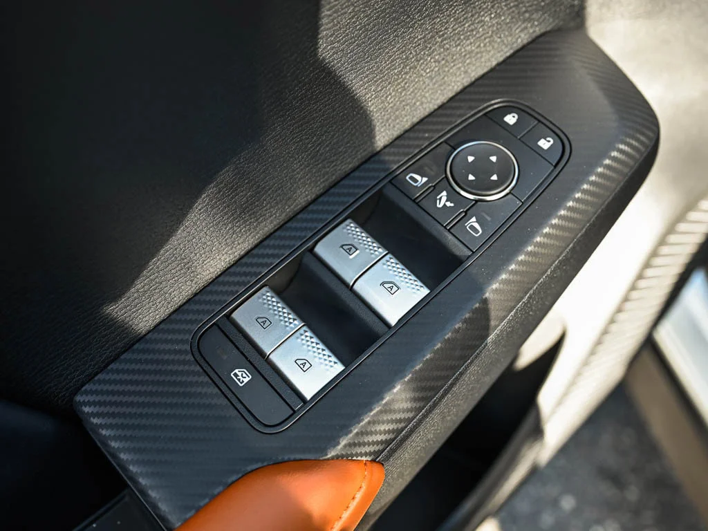 2025 Mitsubishi Outlander Plug-in Hybrid SEL - Photo 17
