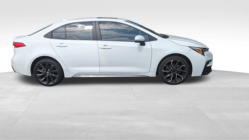 Used 2024 Ice Toyota SE image 9