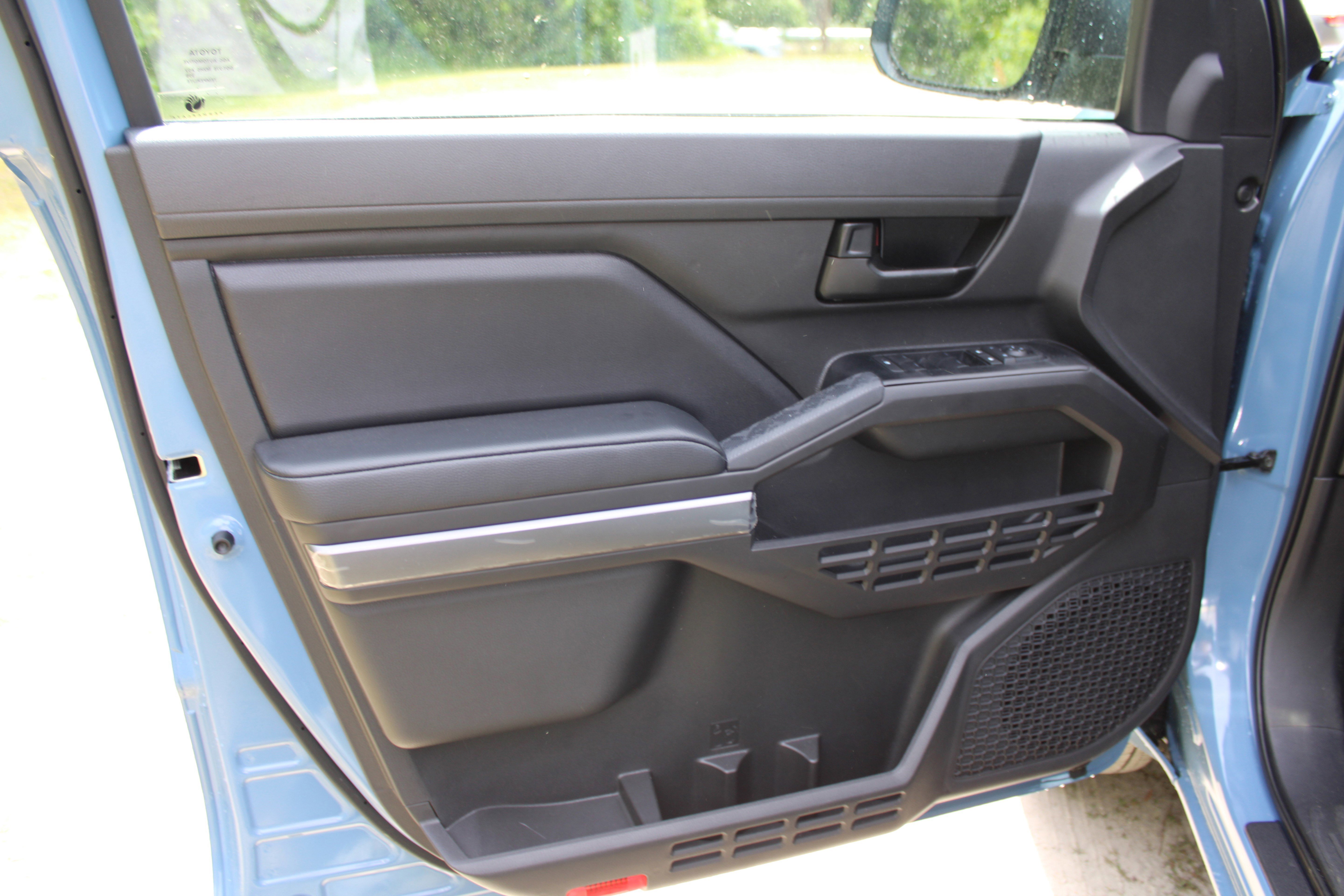 2026 Toyota Tacoma SR5 - Photo 13