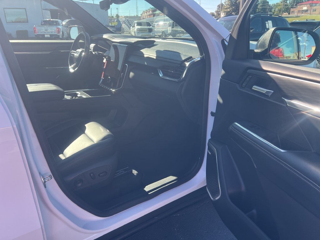 Used 2026 White GMC Elevation image 32