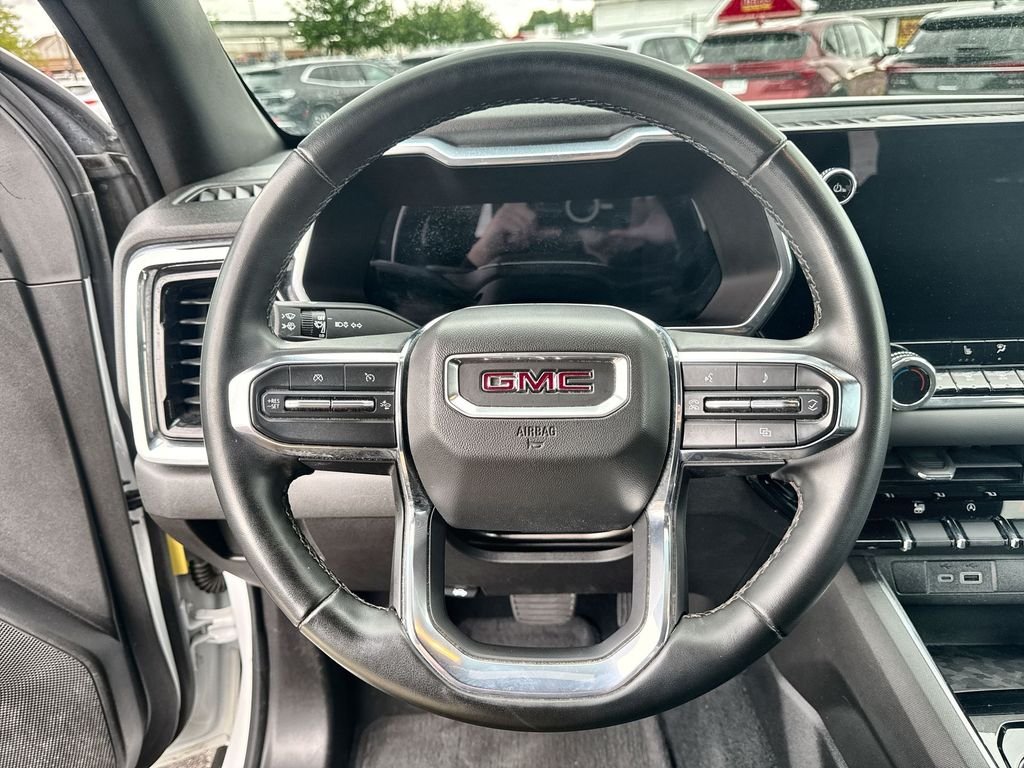 Used 2023 White GMC Elevation image 16