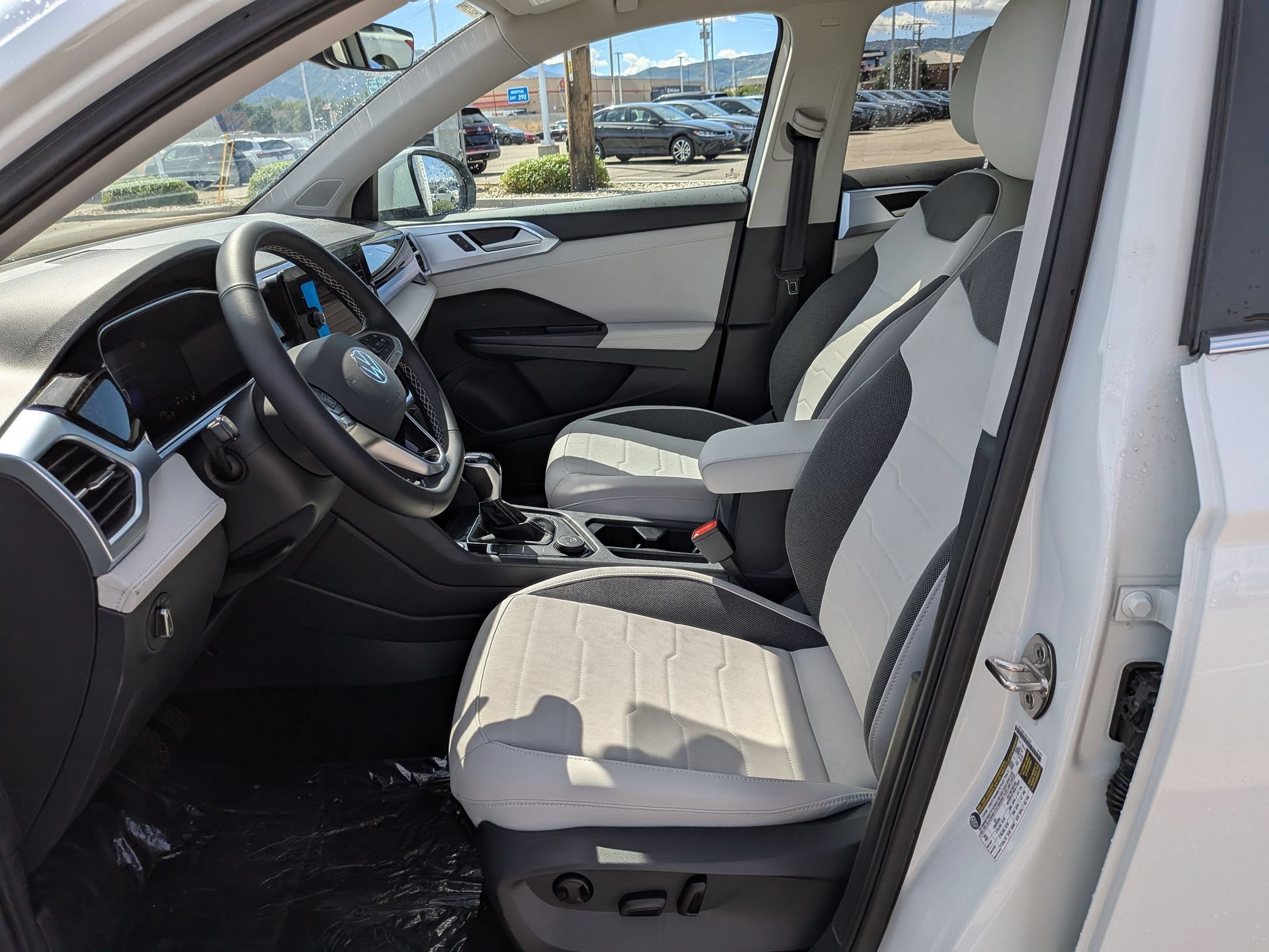 New 2026 Pure White Volkswagen SE image 15