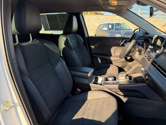 Used 2023 White Diamond Mitsubishi SE image 34
