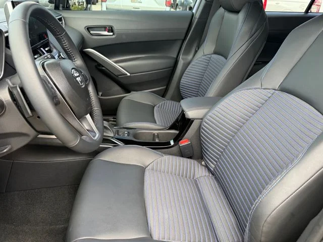 Used 2025  Toyota Hybrid XSE image 10