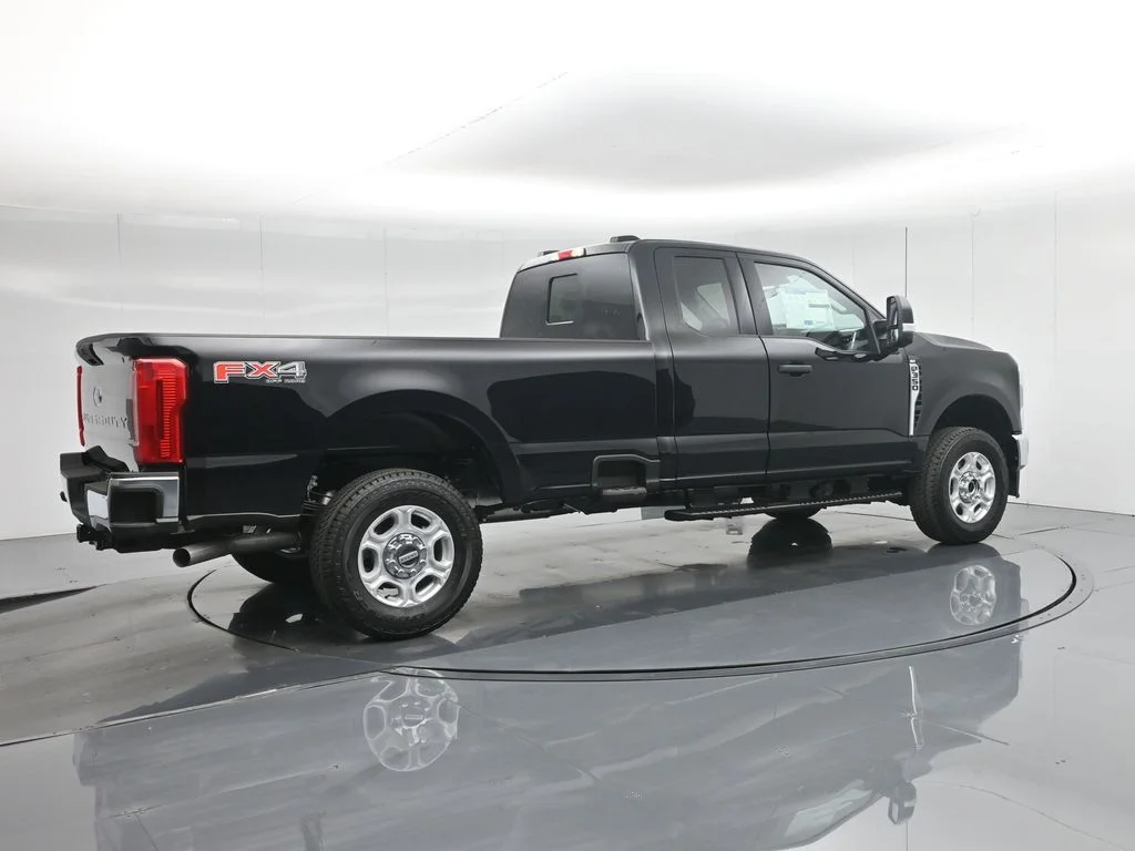 New 2026 Agate Black Metallic Ford XLT image 26