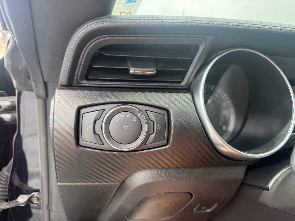 2021 Ford Mustang EcoBoost - Photo 13