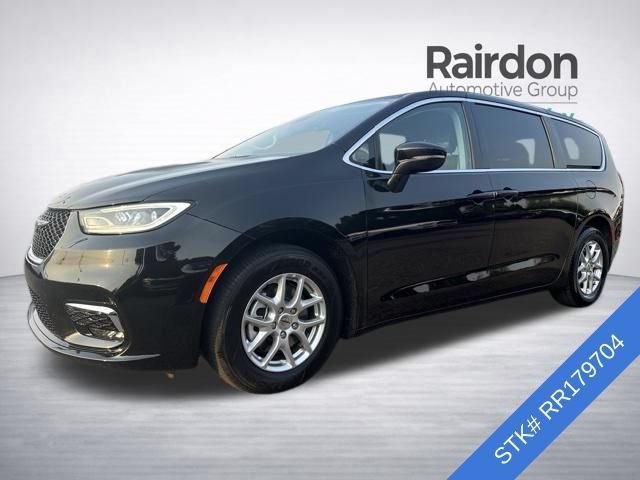 Used 2024 Diamond Black Crystal Pearlcoat Chrysler Touring L image 3