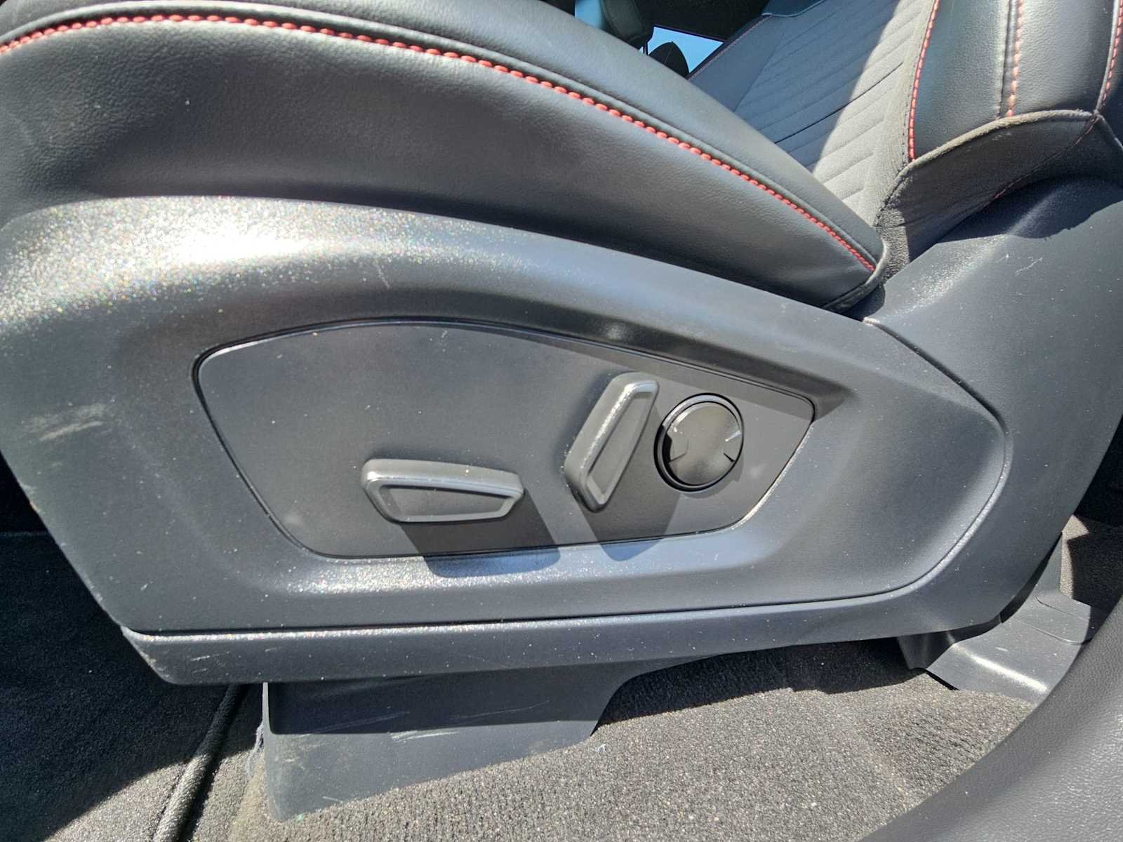 Used 2025 Carbonized Gray Metallic Ford ST-Line image 13