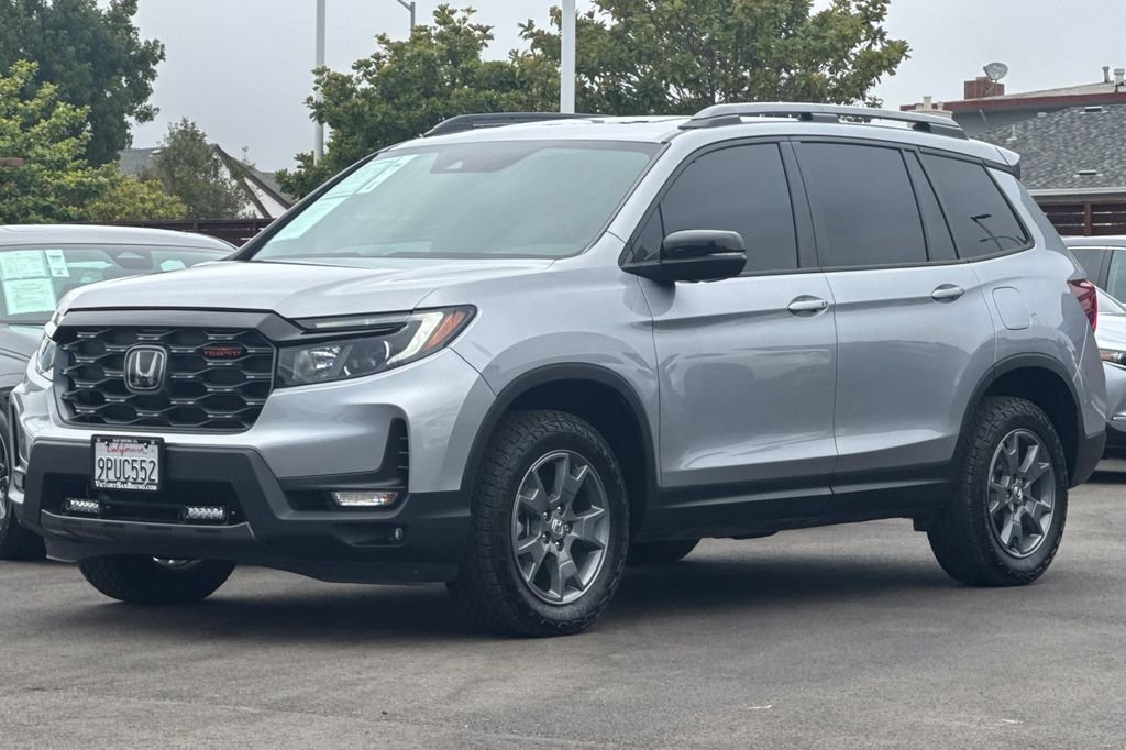 Used 2025 Lunar Silver Metallic Honda TrailSport image 8