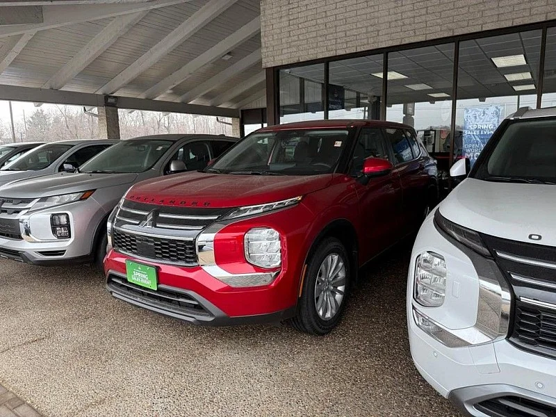 2025 Mitsubishi Outlander ES - Photo 2