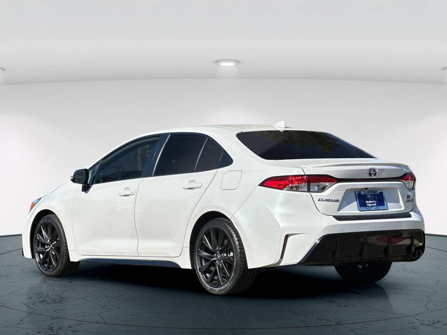 Used 2024 Pearl Toyota SE 4D Sedan image 4
