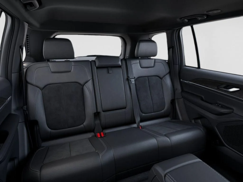 New 2026 Baltic Gray Metallic Clear-Coat Exterior Paint Jeep Altitude image 15