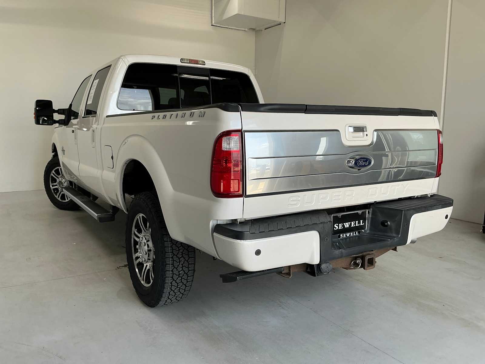 Used 2016 White Platinum Metallic Tri-Coat Ford Platinum image 6