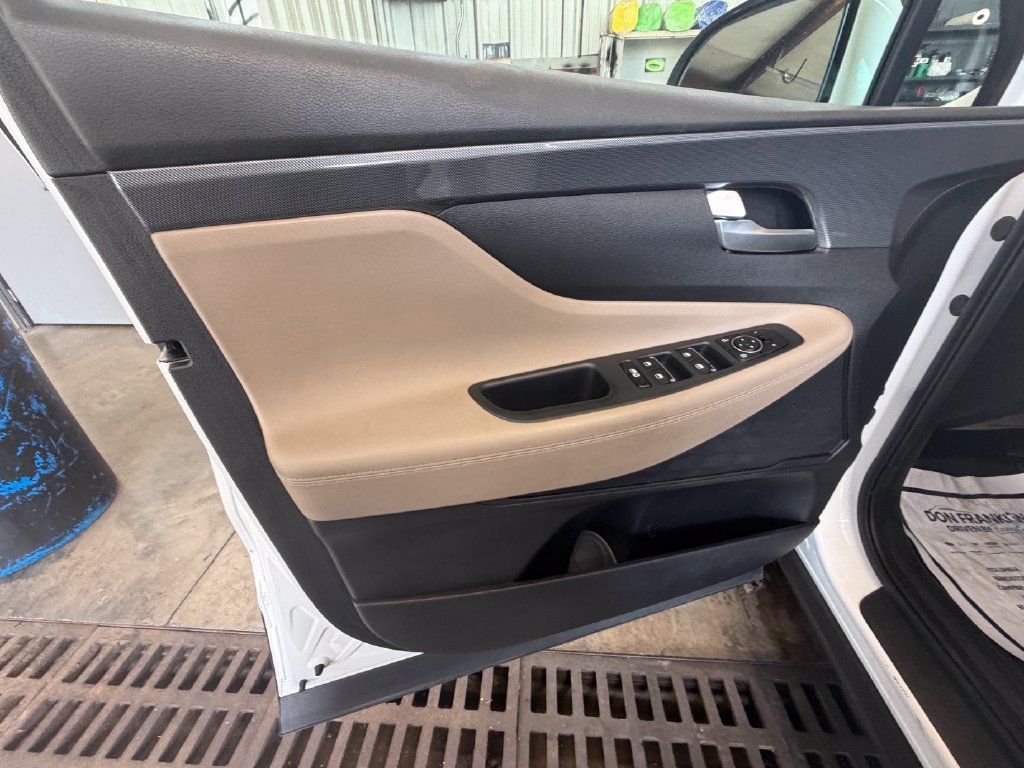Used 2023 White Hyundai SEL image 10