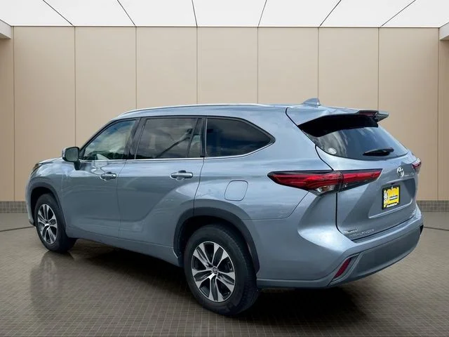 Used 2020 Blue Toyota XLE image 4