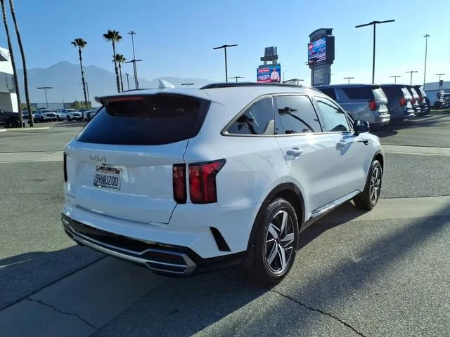 Used 2023 White Kia S image 4