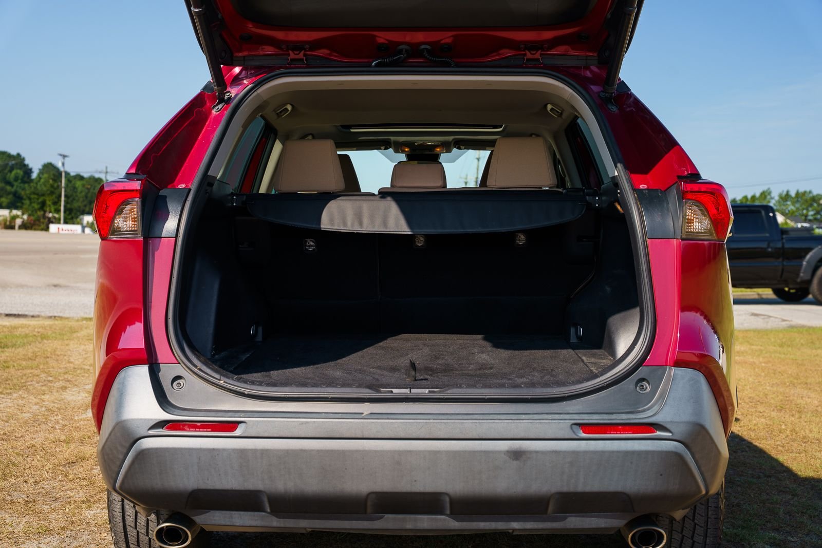 Used 2019 Red Toyota XLE image 18