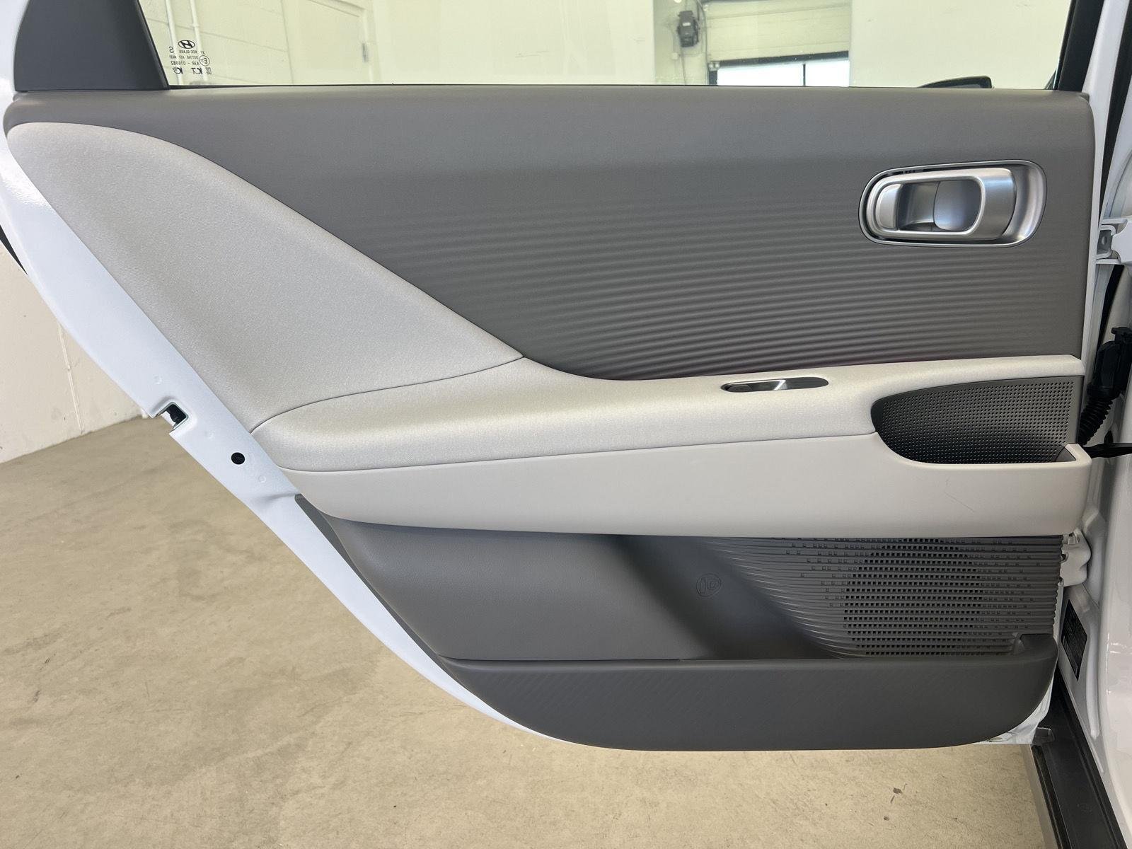 2025 Hyundai IONIQ 6 Limited - Photo 23