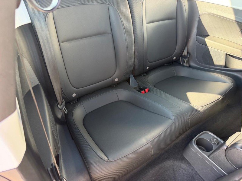 Used 2018 Pure White Volkswagen SE image 8