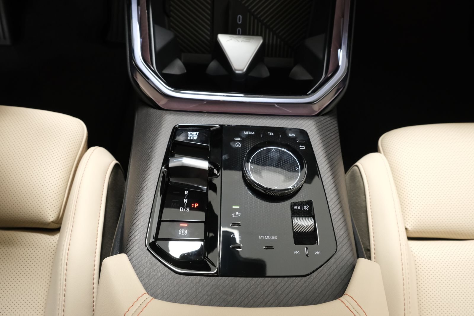 New 2026 Mineral White Metallic BMW 30 xDrive image 23