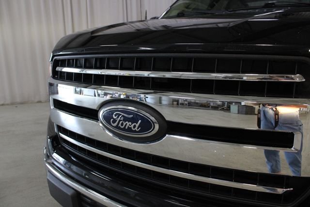 Used 2018 Shadow Black Ford XLT image 30