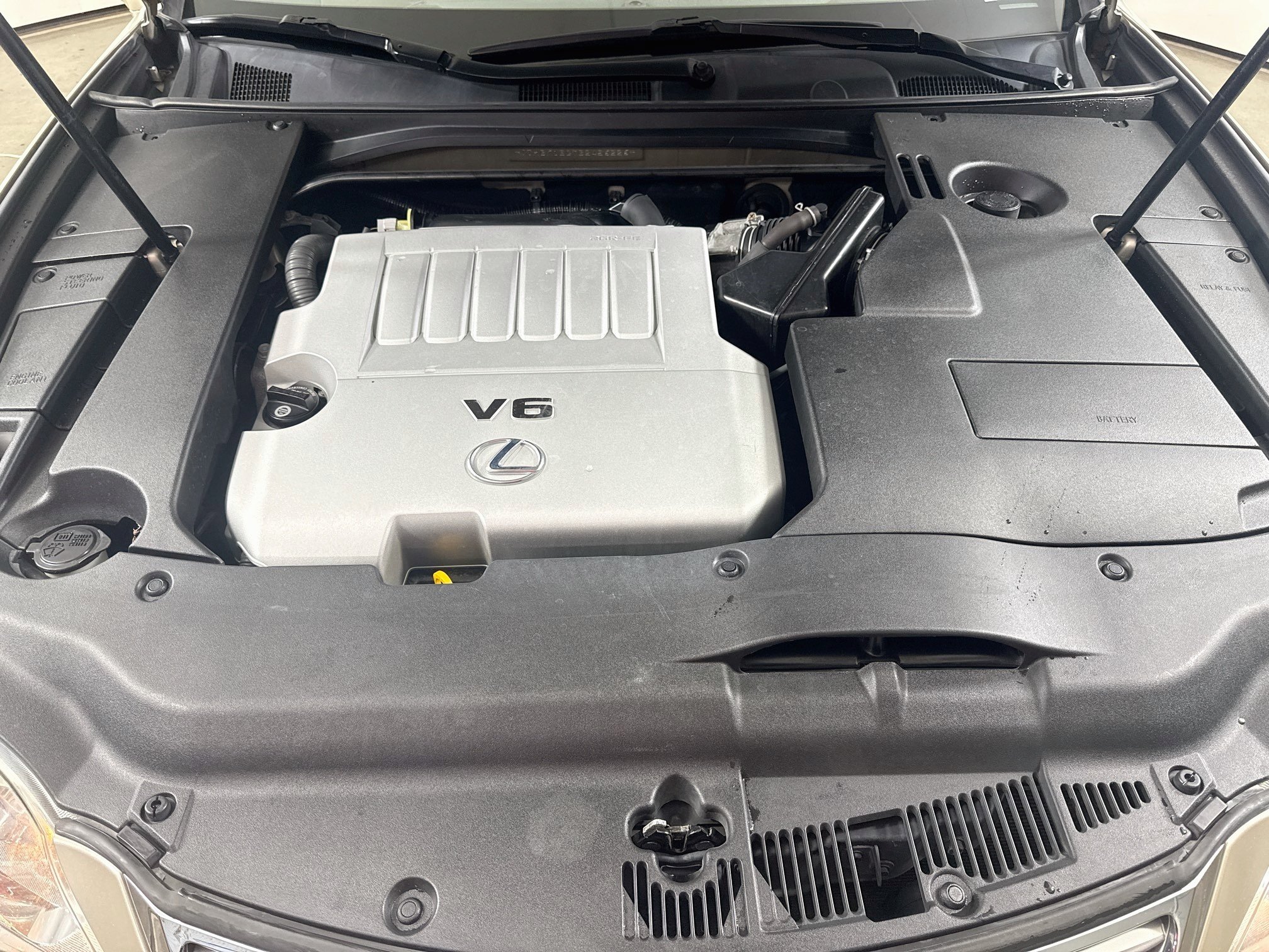 Used 2011 Satin Cashmere Metallic Lexus Base image 29