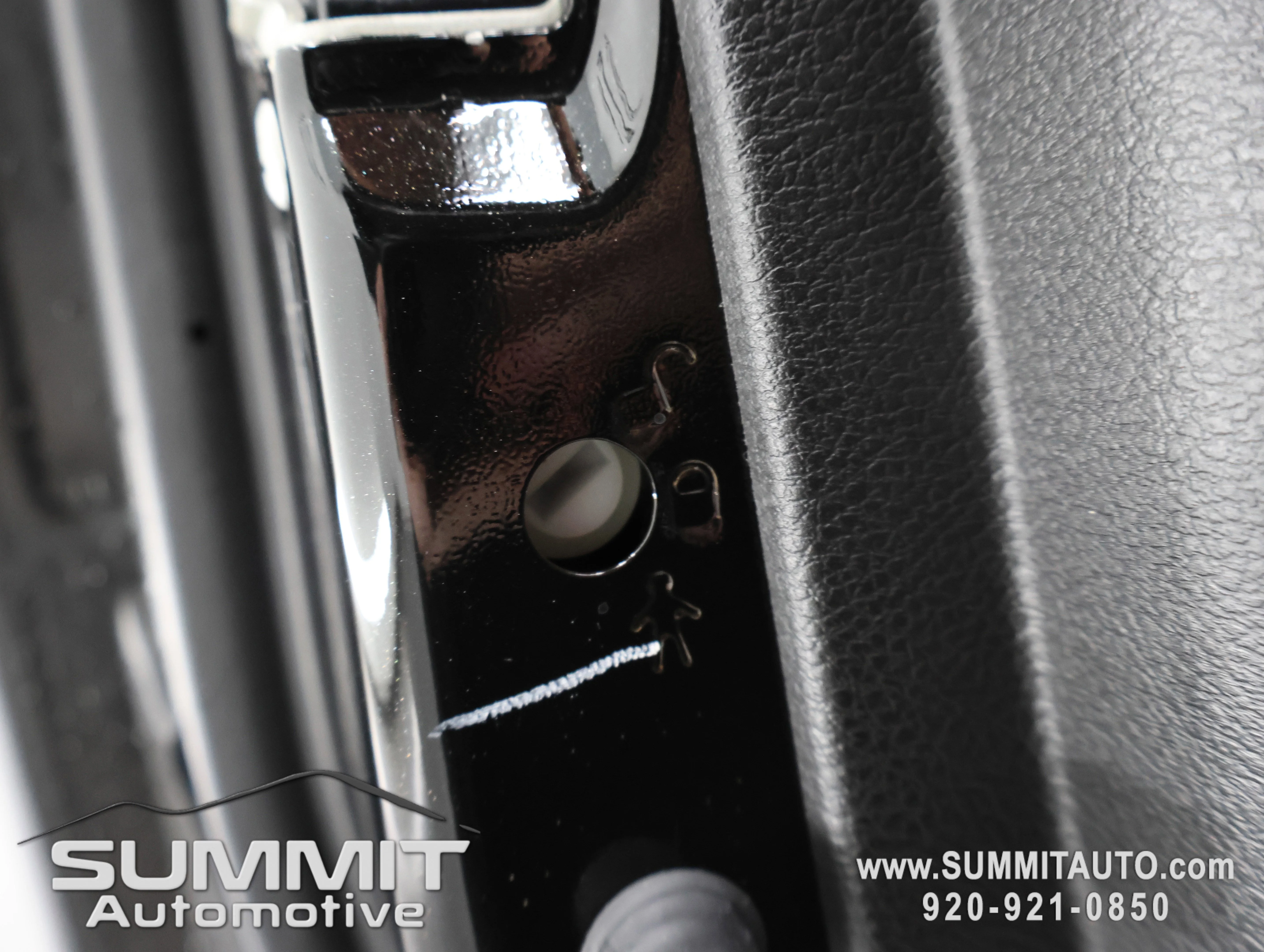 New 2026 Diamond Black Crystal Pearl-Coat Exterior Paint RAM Limited image 12